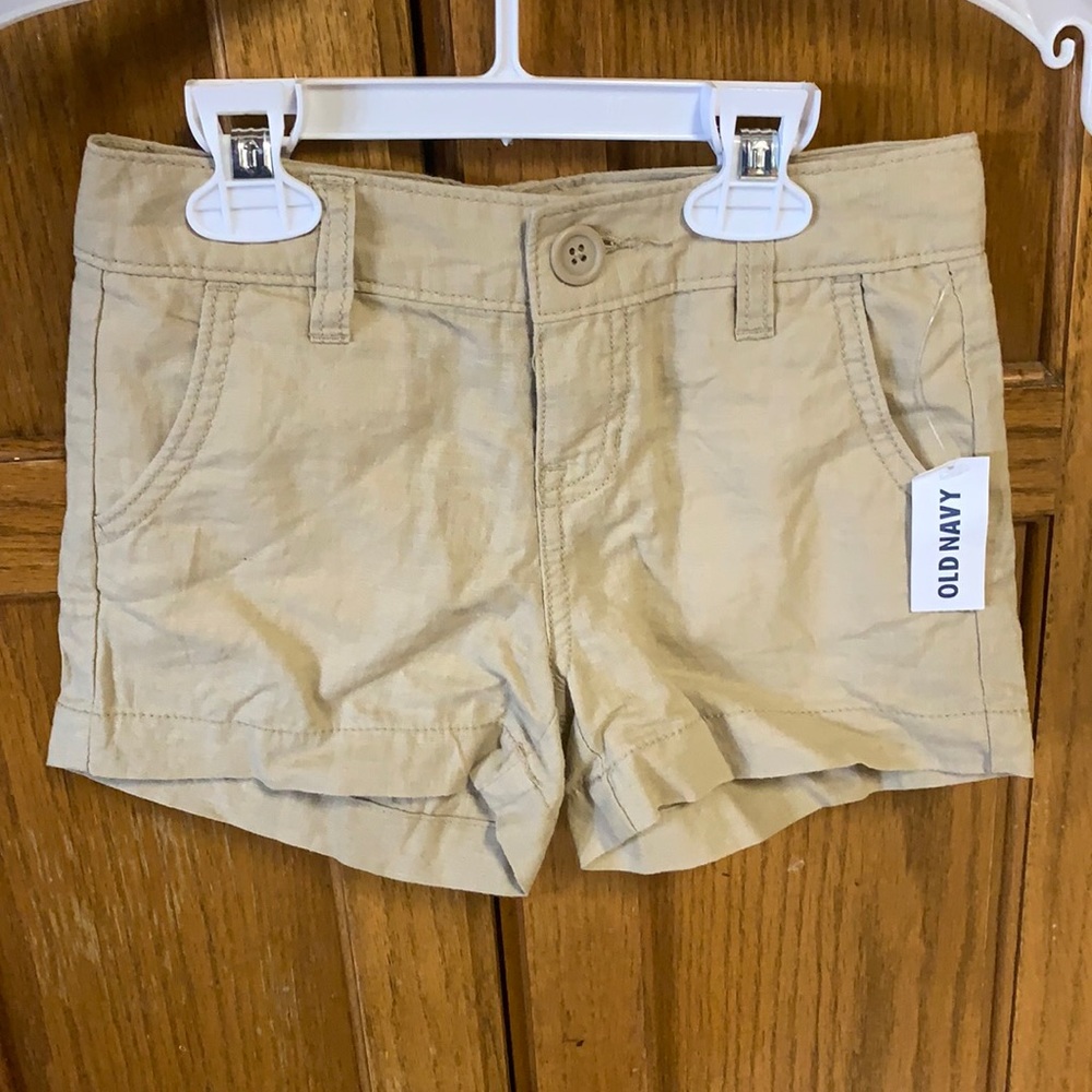 Girls NWT khaki shorts!
